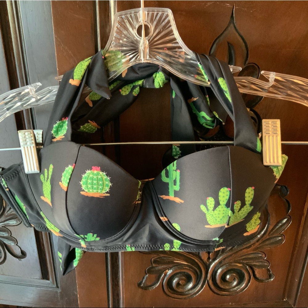 Collectif Long line bikini TOP in Cactus on black